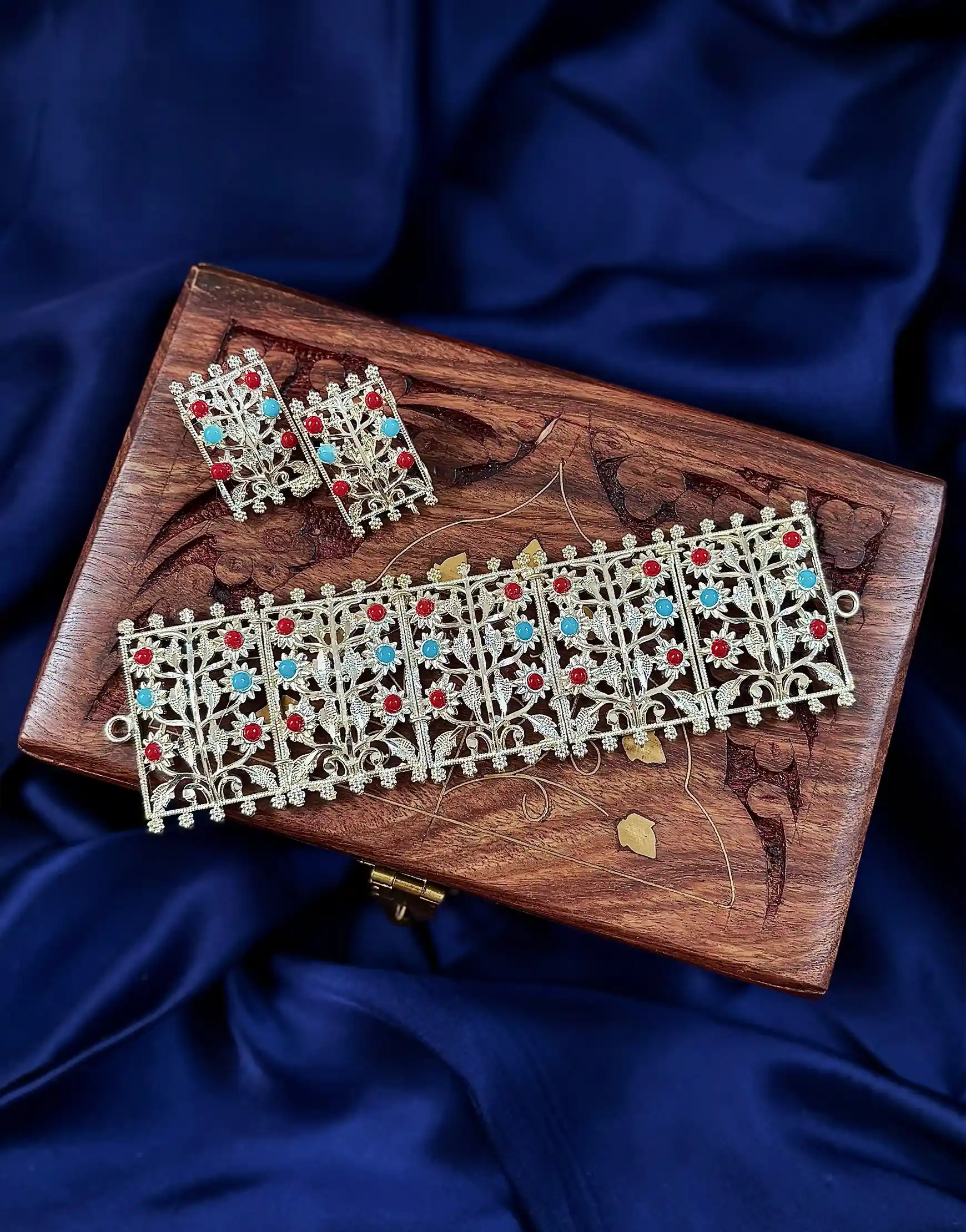 Pushpolota choker and stud