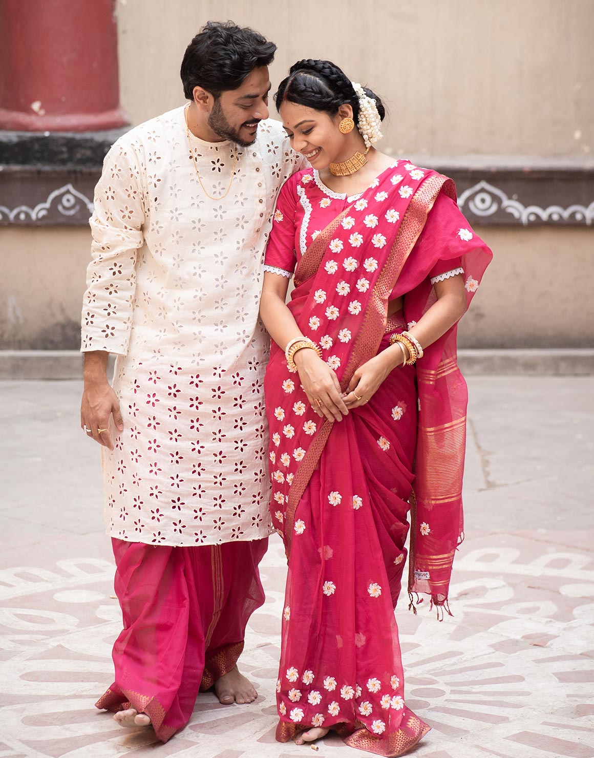 Maharani in pink saree with her groom wearing a pink turban. | Photo 271304