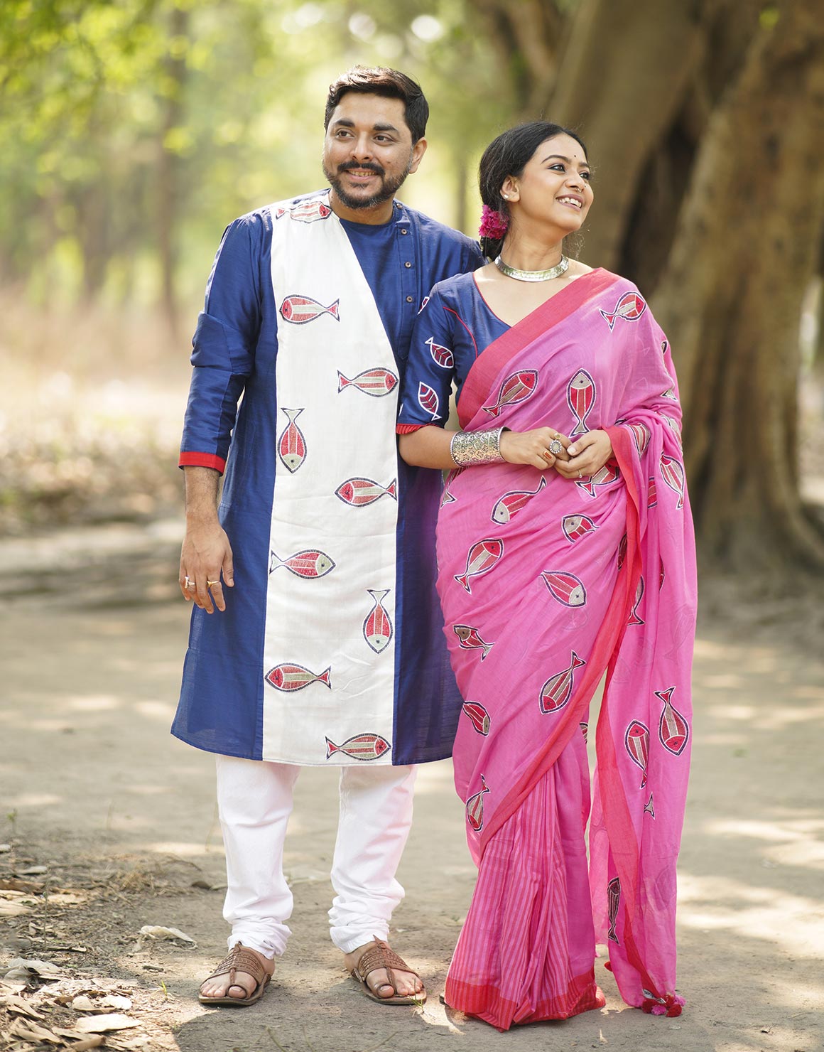 South Indian Wedding Couple Standing wearing Silk Saree and veshti Stock  Vector | Adobe Stock